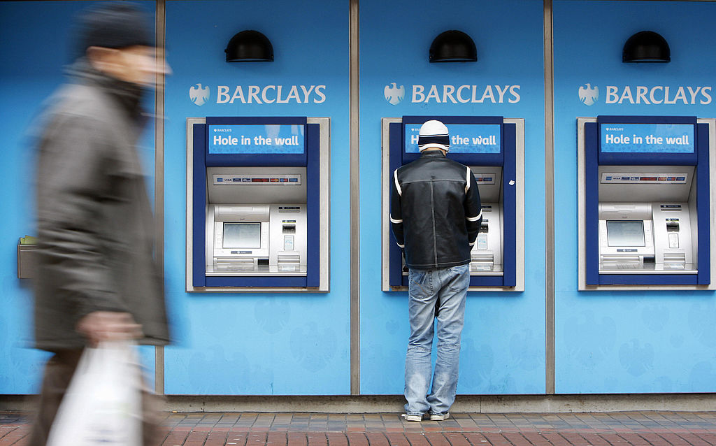 Barclays zahlt Kunden für überzogene Bankgebühren Entschädigung