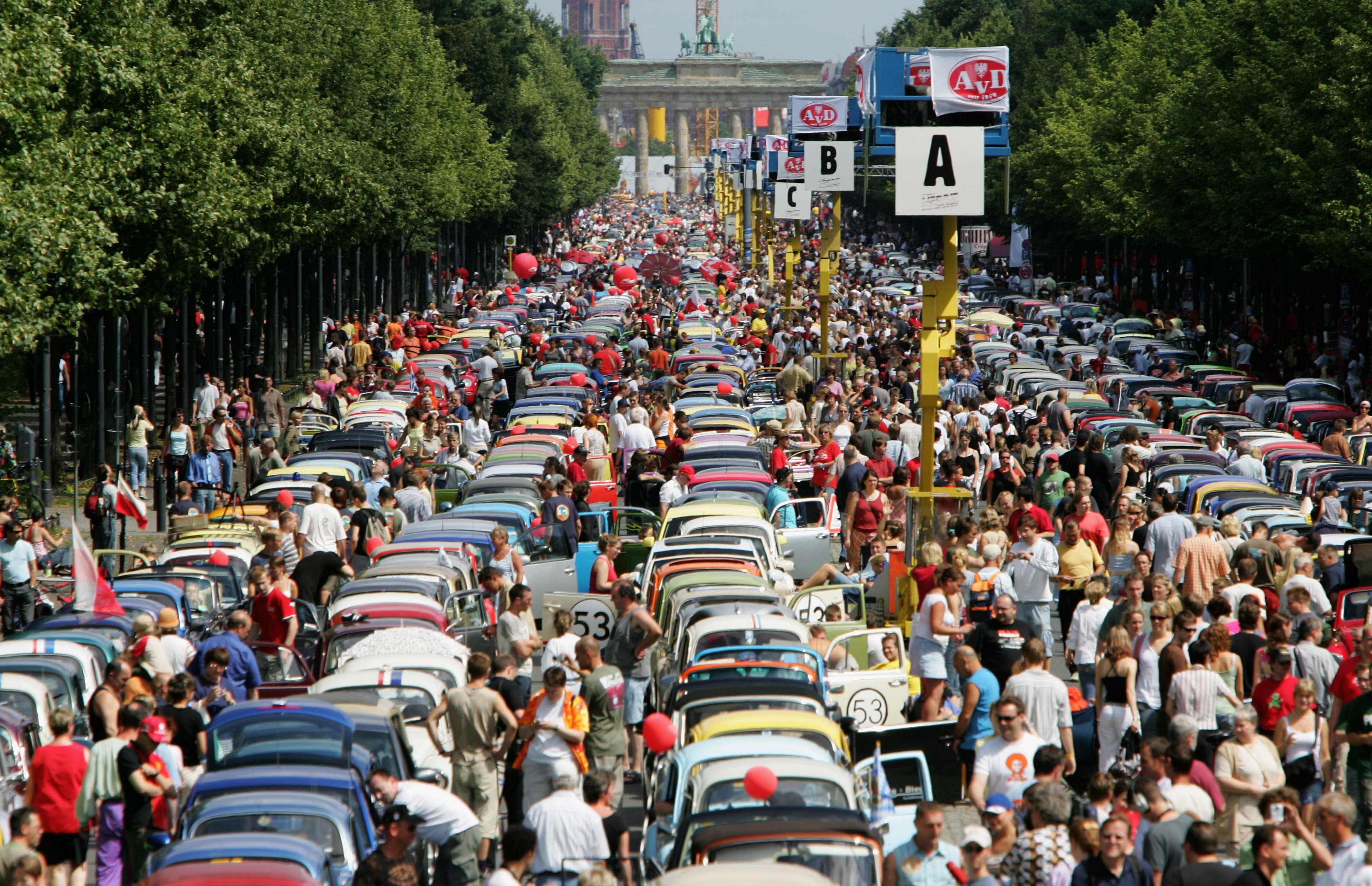 Berlin: Unter der Siegessäule bahnt sich die automobile Revolution an