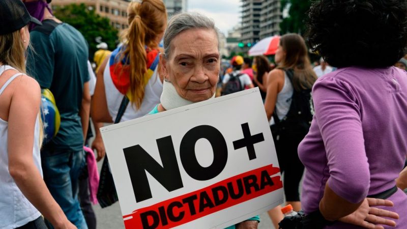 Opposition in Venezuela fordert Armee zum Dialog auf