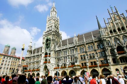 Angst vor Übergriffe durch “Rechtspopulisten”: Muslimischer Gebets-Protest auf Marienplatz in München abgesagt