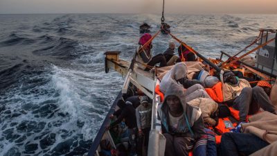 Bundesmarine brachte über 20.000 Flüchtlinge nach Europa – SPD-Politiker Hellmich: „Das müssen wir weiter machen“