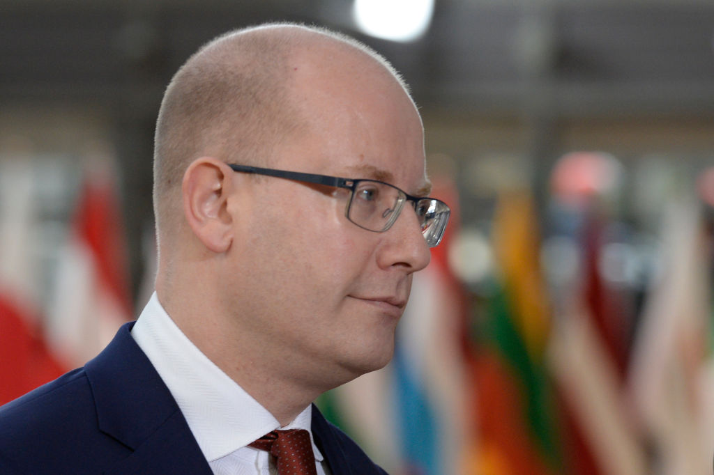 Tschechischer Ministerpräsident Sobotka kündigt seinen Rücktritt an – Steuerbetrugsvorwürfe gegen Finanzminister