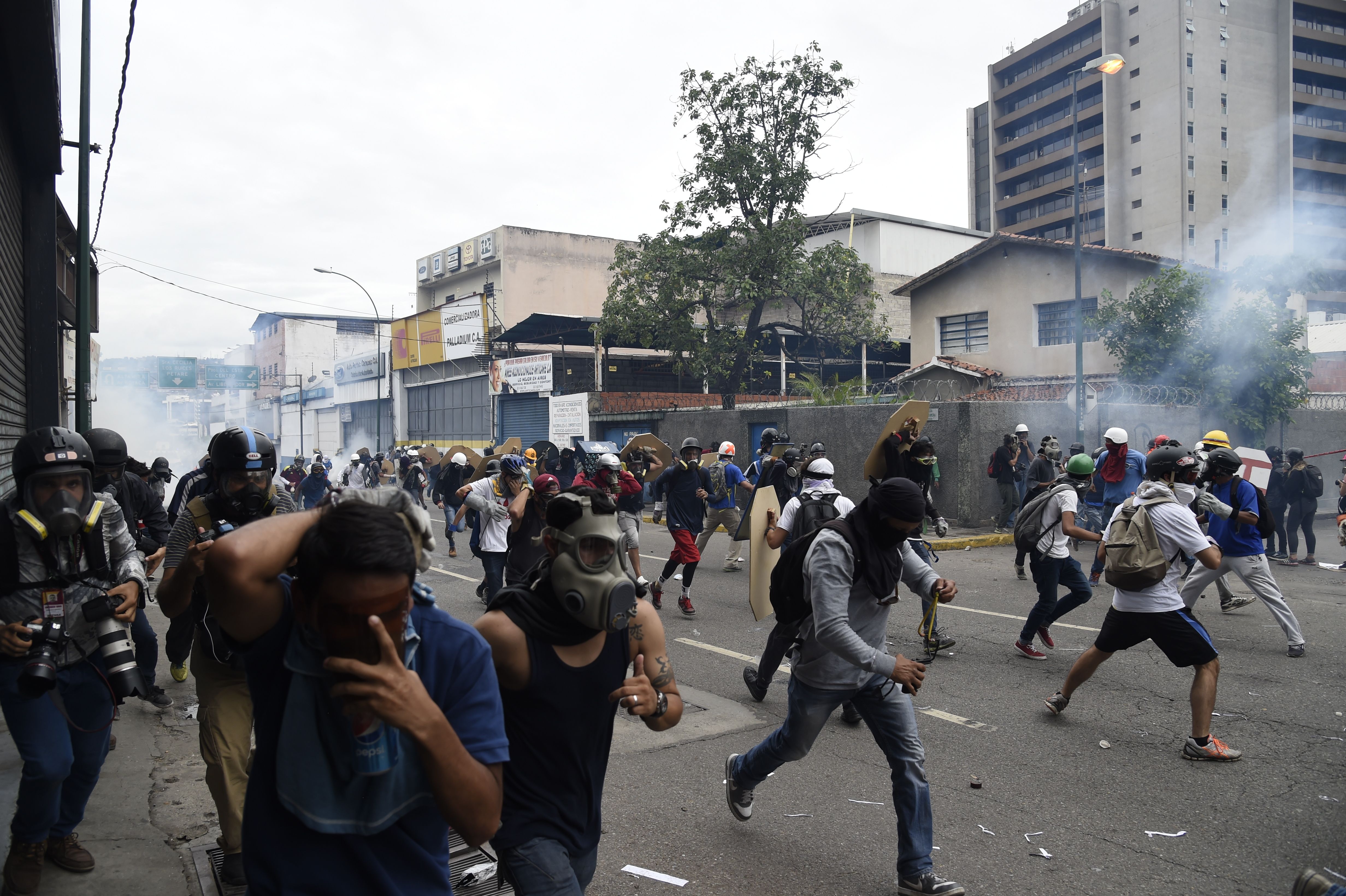 Blutige Straßenschlacht zwischen Demonstranten und Sicherheitskräften in Caracas