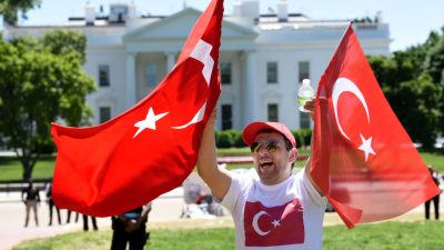 Türkei bestellt US-Botschafter wegen Ausschreitungen ein – US-Sicherheitskräfte „aggressiv und unprofessionell“