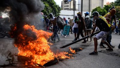 „Wir sind Millionen gegen die Diktatur“: Mehr als 200.000 Gegner von Staatschef Maduro demonstrieren in Venezuela