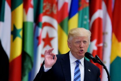 Trumps Islam-Rede: “Jagt die Terroristen aus Eurem heiligen Land, jagt sie von dieser Erde”