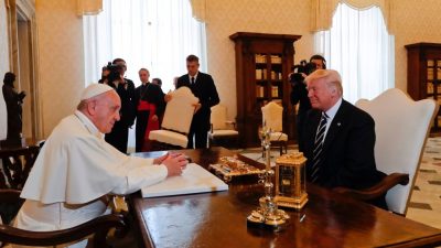 Papst Franziskus empfängt Trump im Vatikan