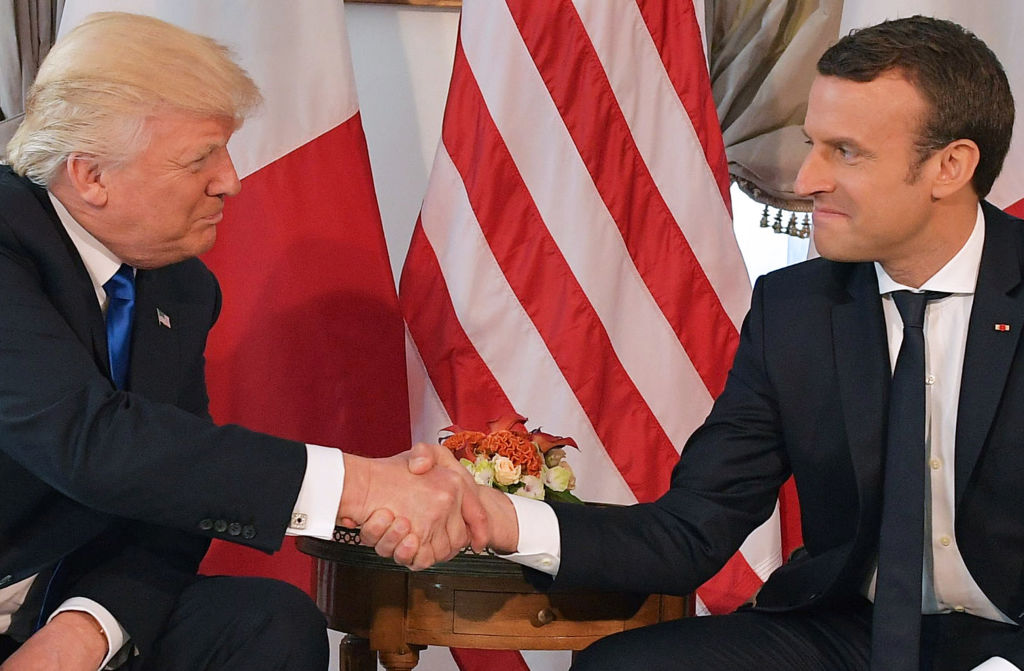 Macron zwingt Trump zu extra langem Händedruck: Frankreich will nicht die „geringsten Zugeständnisse machen“