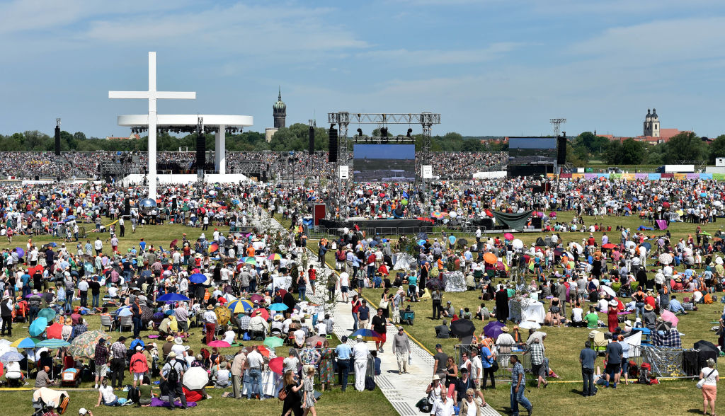 Evangelischer Kirchentag endet mit Festgottesdient und 120 000 Besuchern – Bischof träumt vom Ende des Nationalismus