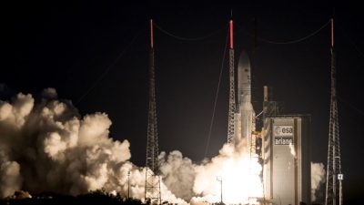 Ariane-Rakete bringt mit 44 Tagen Verspätung zwei Satelliten ins All