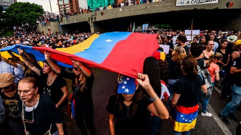 Regierungsgegner in Venezuela trauern um jüngstes Todesopfer der Proteste