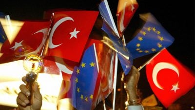 Linke beklagt mangelnden Schutz politisch Verfolgter aus der Türkei