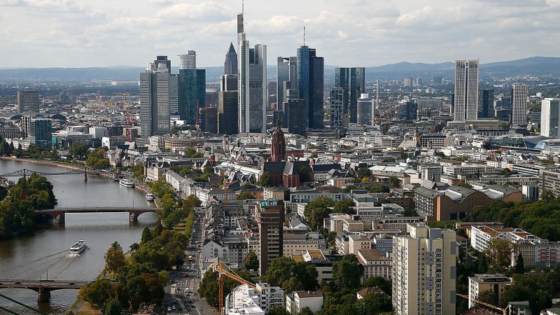 Studie offenbart Kontinuität in Chefetagen im deutschsprachigen Raum