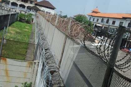 Mehr als 200 Häftlinge nach Massenausbruch in Indonesien wieder in ihren Zellen