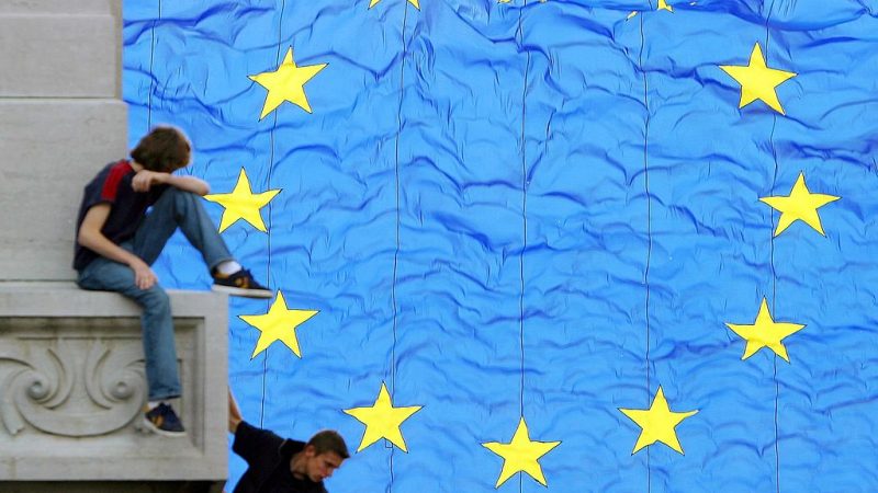 Drei von vier jungen Europäern sehen in EU vor allem Wirtschaftsbündnis – deshalb: Diskussion über „gemeinsame Werte Europas“ gefordert