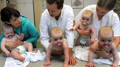 Auf Zwillige folgen bei Familie aus Sachsen Vierlinge – „Alle vier haben sofort losgeschrien“