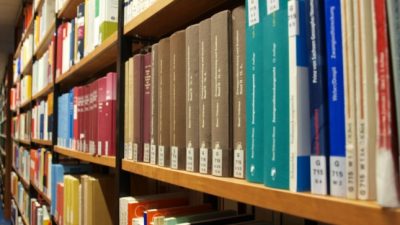 Deutsche Schulbücher vermitteln marktskeptische Perspektive