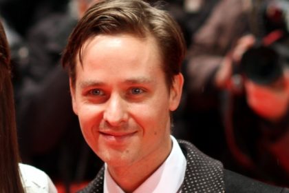 Tom Schilling: “Ich habe Frauen immer schon überhöht”