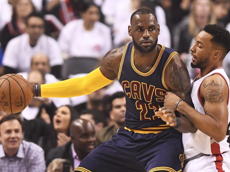 James mit Cleveland vor Einzug ins Halbfinale