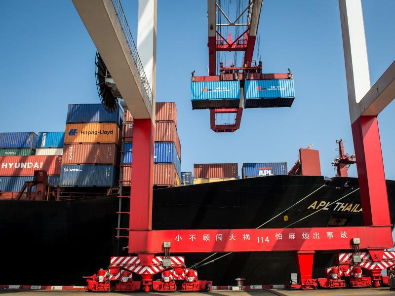Chinas Handelsdefizit weitet sich unerwartet stark aus
