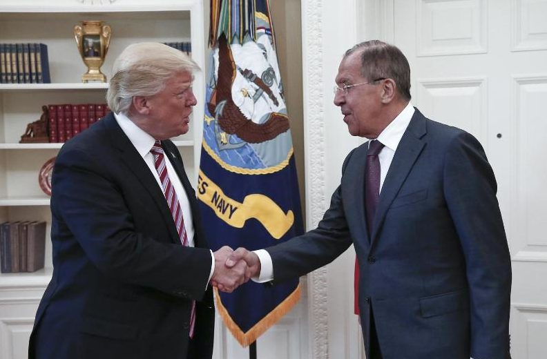 Weißes Haus von Moskau ausgetrickst? – Russische Fotos aus dem Oval Office bringen Trump in Verlegenheit