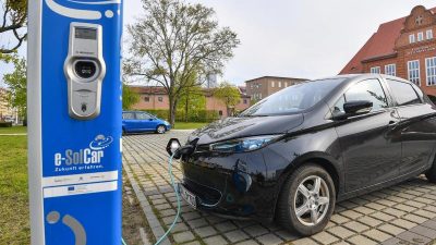 An Deutschlands 7.200 Tankstellen gibt es insgesamt nur 60 Ladesäulen für E-Autos