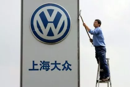 „Handelsblatt“: Neue Zwangsarbeitsvorwürfe gegen Volkswagen in China