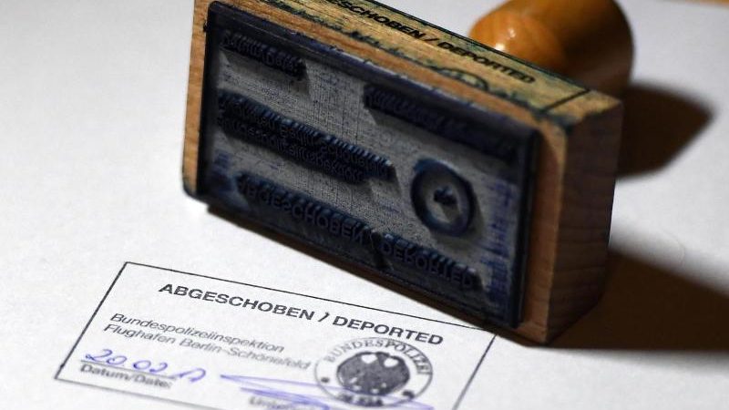 Vorschlag aus Sachsen: EU-Recht umsetzen – Asylbewerber mit ungeklärter Identität in Haft nehmen