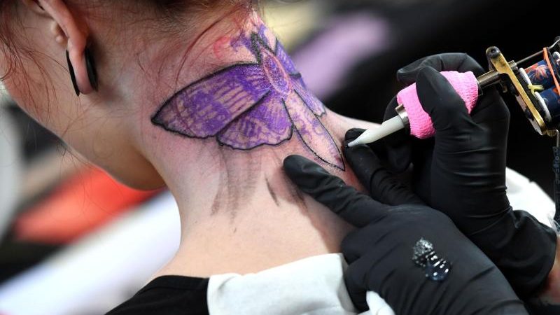 Zum Schutz junger Leute: CDU-Politikerin will spontane Tattoos verhindern