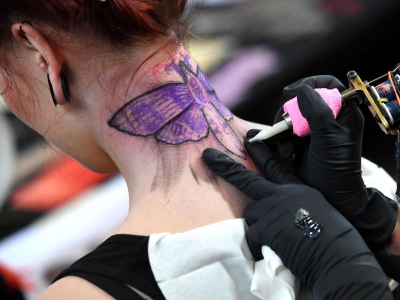Zum Schutz junger Leute: CDU-Politikerin will spontane Tattoos verhindern