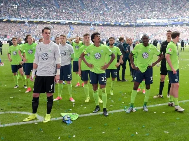 Wolfsburg muss in die Relegation. Foto: Axel Heimken/dpa
