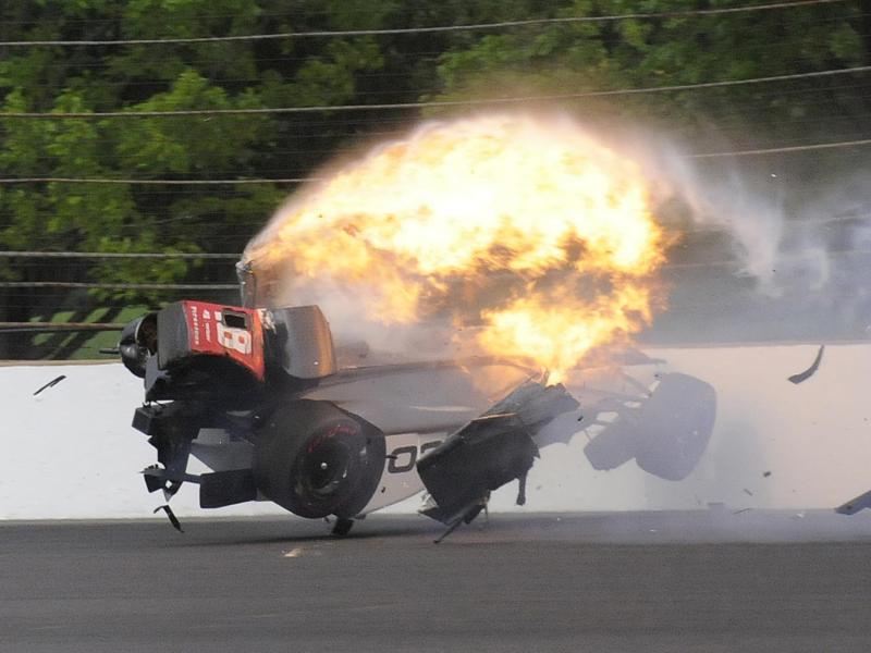 Indy 500_ Horror-Crash von Bourdais