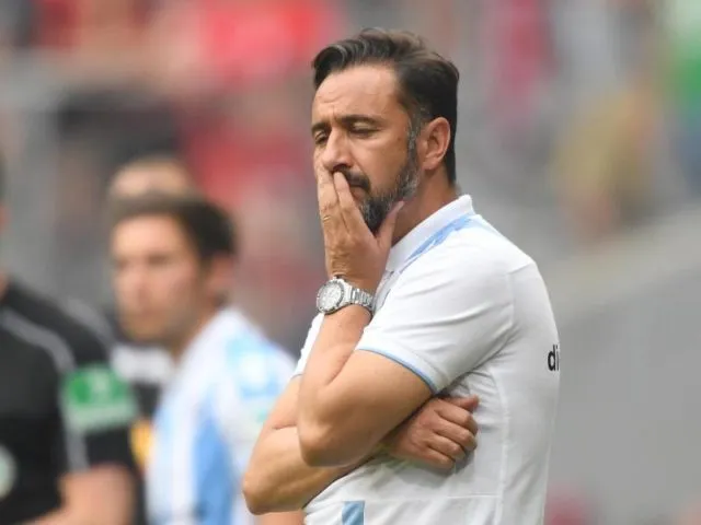 1860-Trainer Vitor Pereira ist mit seinem Tram in die 3. abgestiegen. Foto: Peter Kneffel/dpa