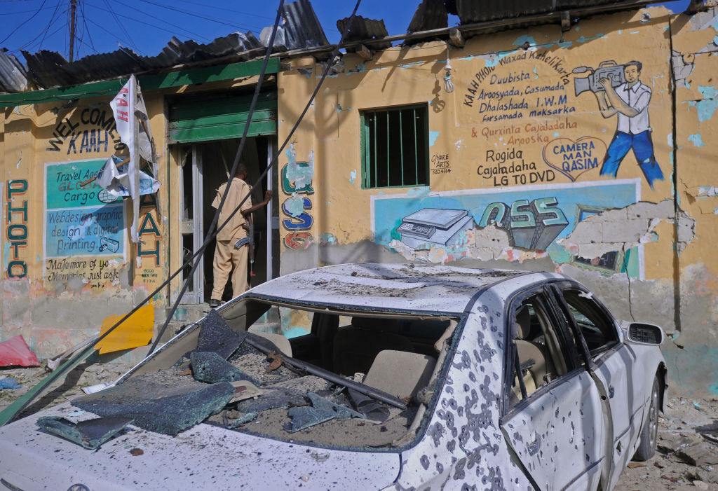 Selbstmordattentäter tötet fünf Menschen mit Autobombe in Mogadischu
