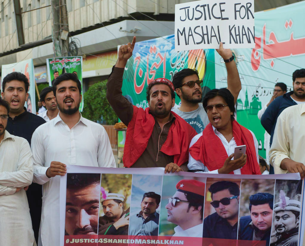 Ermittler in Pakistan: Blasphemievorwürfe erlogen – Student wegen seiner Popularität gelyncht