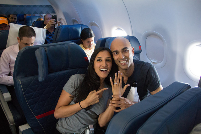 Ein Heiratsantrag auf 10.000 Meter Höhe, ein wahrhaft romantischer (Höhen-) Flug