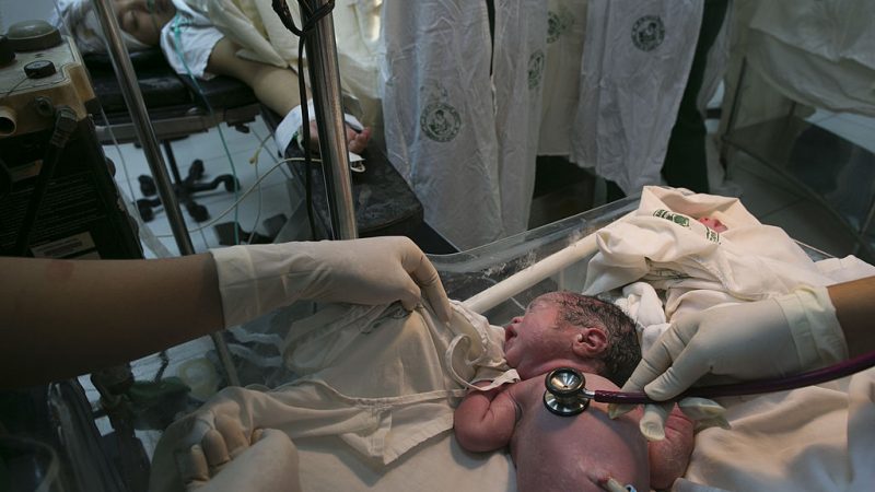 Kaiserschnittraten zwischen Kliniken unterschiedlich: Häufigkeit schwankt zwischen 13 und 61 Prozent