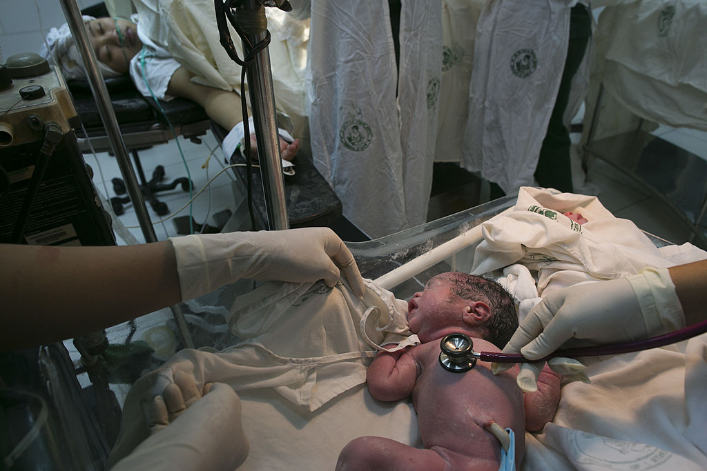 Kaiserschnittraten zwischen Kliniken unterschiedlich: Häufigkeit schwankt zwischen 13 und 61 Prozent