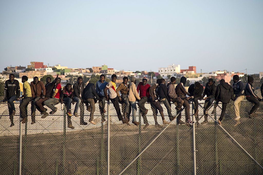 Etwa 200 Migranten versuchen Grenzzaun zu spanischer Exklave Ceuta zu überwinden