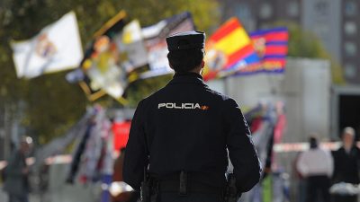 Drastische Strafe wegen „Respektlosigkeit“ gegen Polizei – Spanisches „Sicherheitsgesetz“ in Kritik