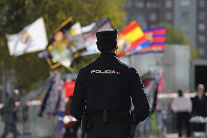Drastische Strafe wegen “Respektlosigkeit” gegen Polizei – Spanisches “Sicherheitsgesetz” in Kritik