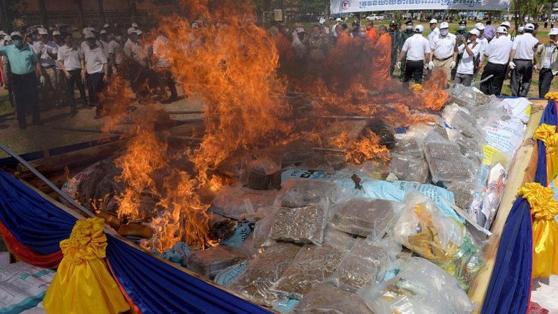 Südostasien: 3 Länder verbrennen Drogen im Wert von fast einer Milliarde Dollar