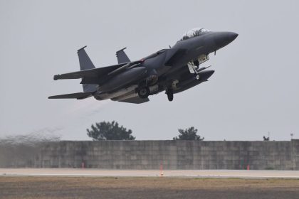 Iranischer Kampfjet abgestürzt – Pilot wird noch gesucht