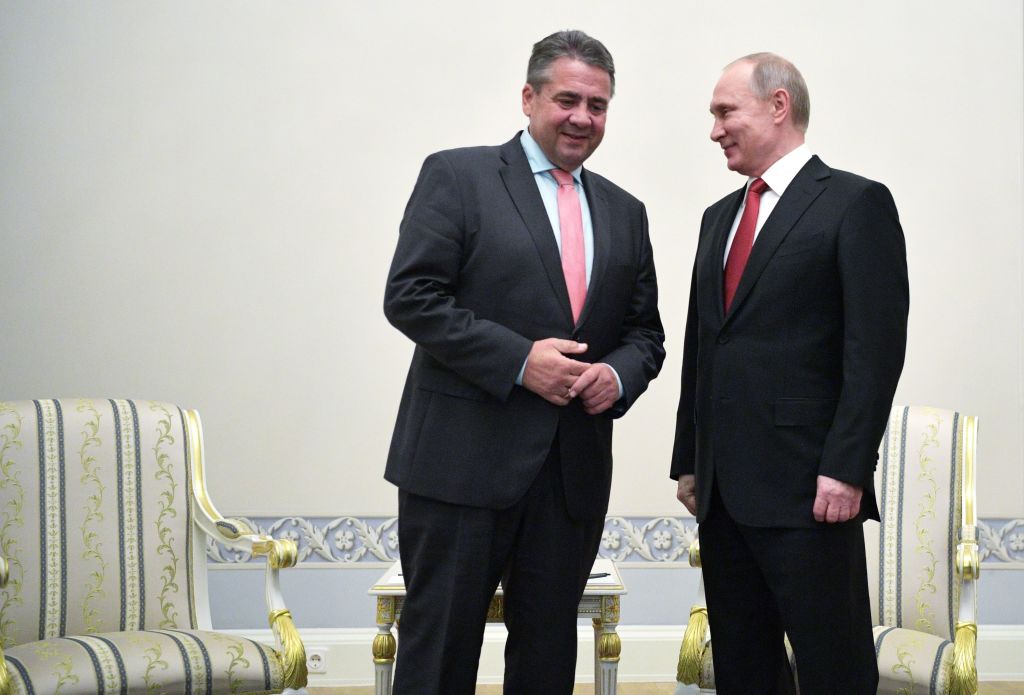 Gabriel trifft Schröder beim Abendessen mit Putin