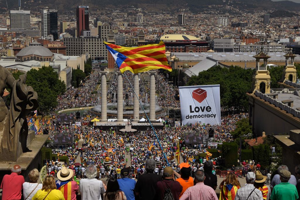 Gegen den „autoritären Staat“: Zehntausende demonstrieren in Barcelona für Unabhängigkeitsreferendum