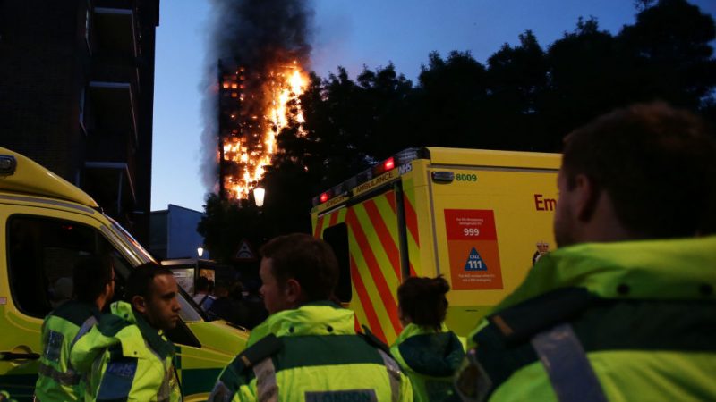 „Eine Mutter warf ihr Baby aus dem 10. Stock“ – Augenzeugen über Londoner Großbrand + Videos