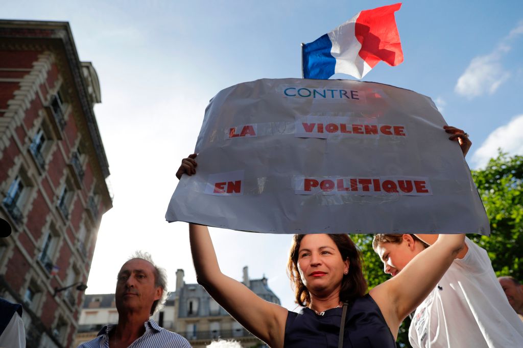 Angriff auf französische Politikerin: Täter stellt sich der Polizei