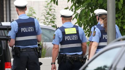 Duisburg: Rund 250 Störer behindern Polizeieinsatz