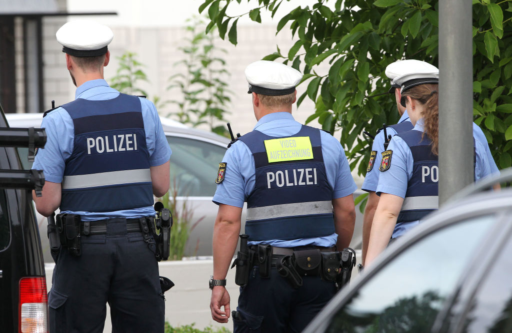 Duisburg: Rund 250 Störer behindern Polizeieinsatz