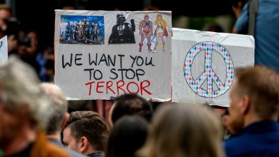 Muslime gegen Terror: Nur wenige Hundert Menschen bei Anti-Terrorkundgebung in Köln + Video